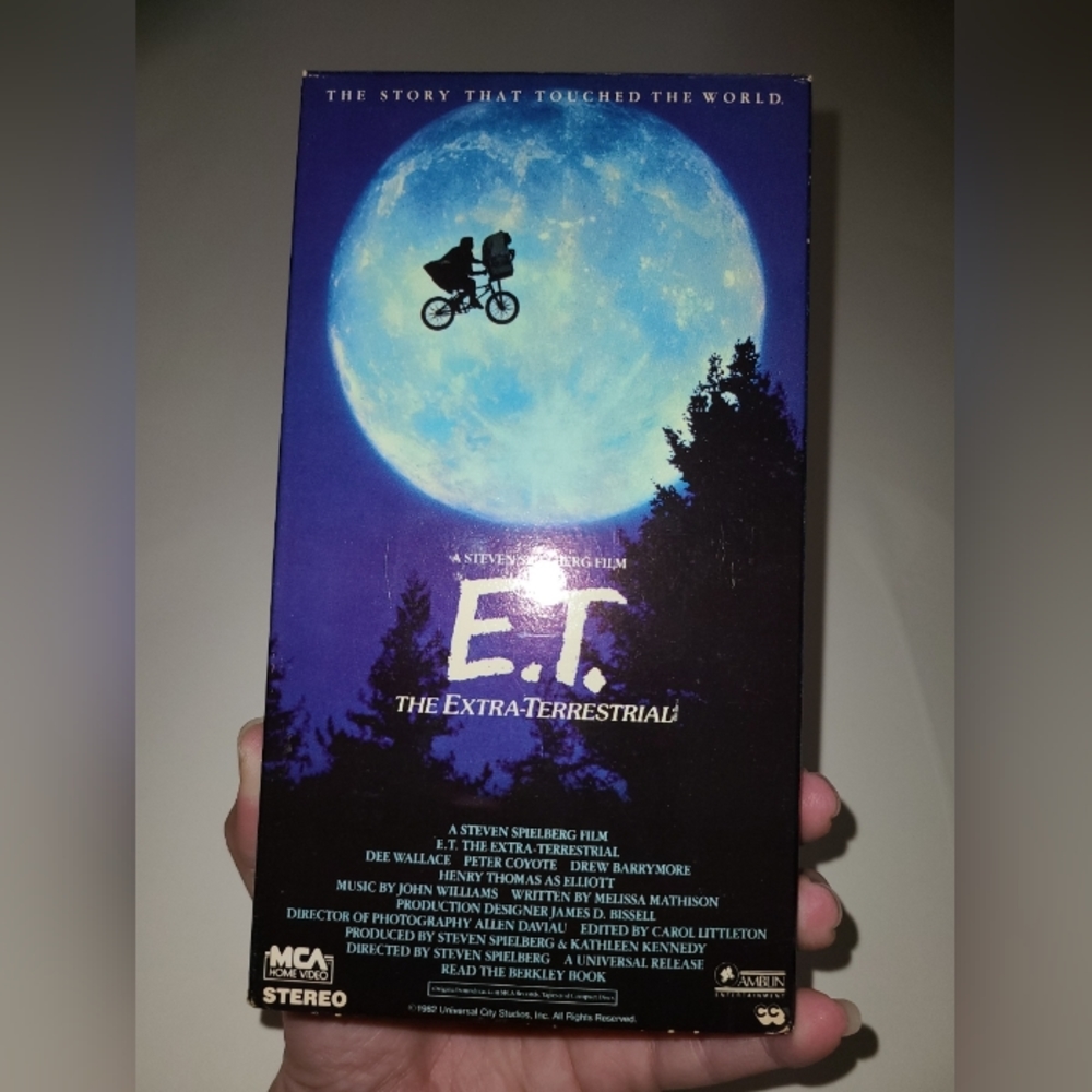 ET VHS Movie Staring Drew Berry In Used Condition.
